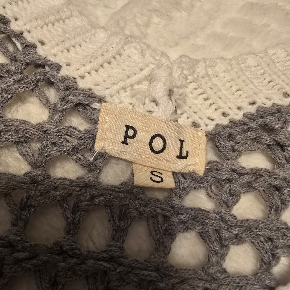 POL Gray Open-Knit Scoop Pullover with White Trim and Black Daisy. Size S - Picture 6 of 8